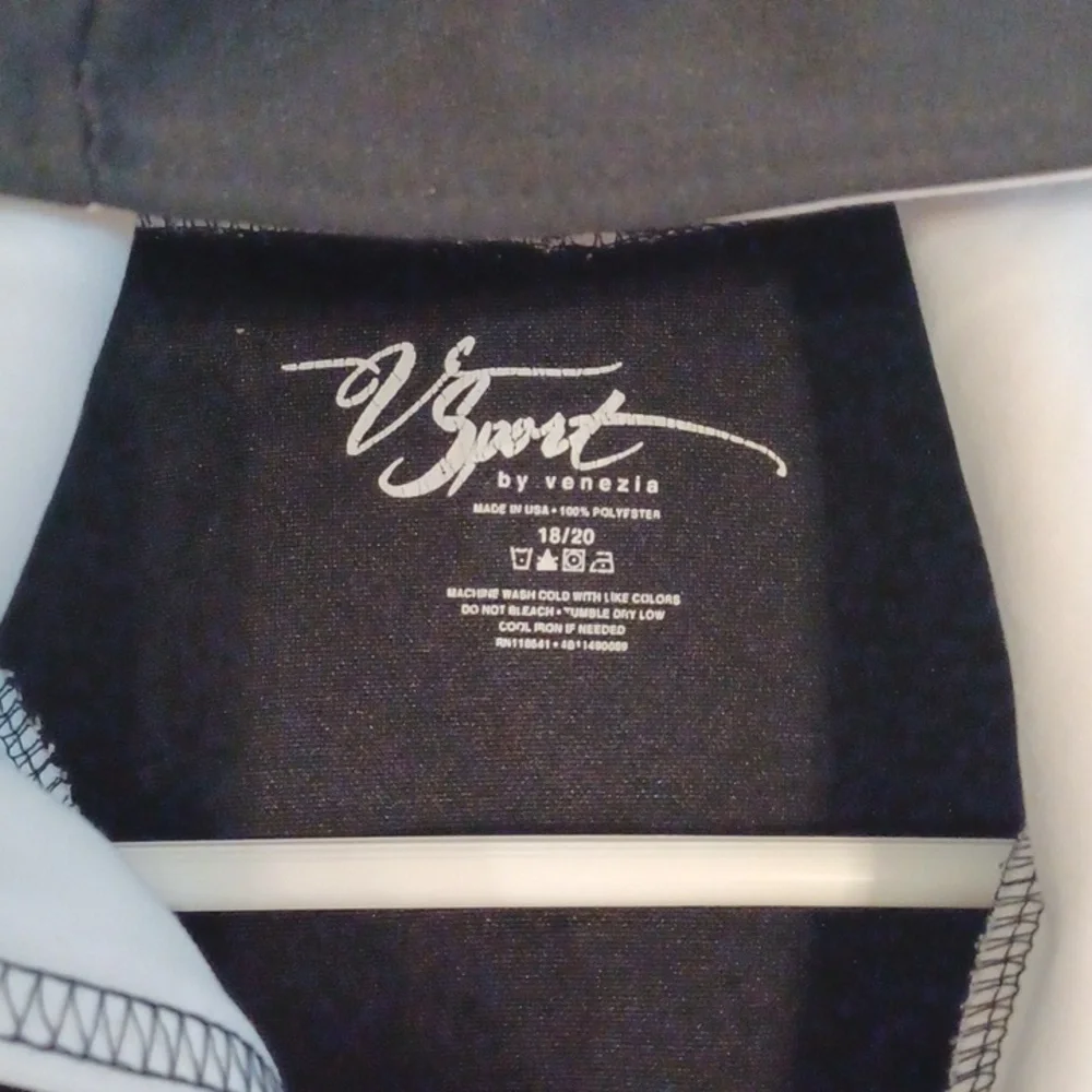 Venezia jacket women's plus size 18/20 black and white hooded jacket